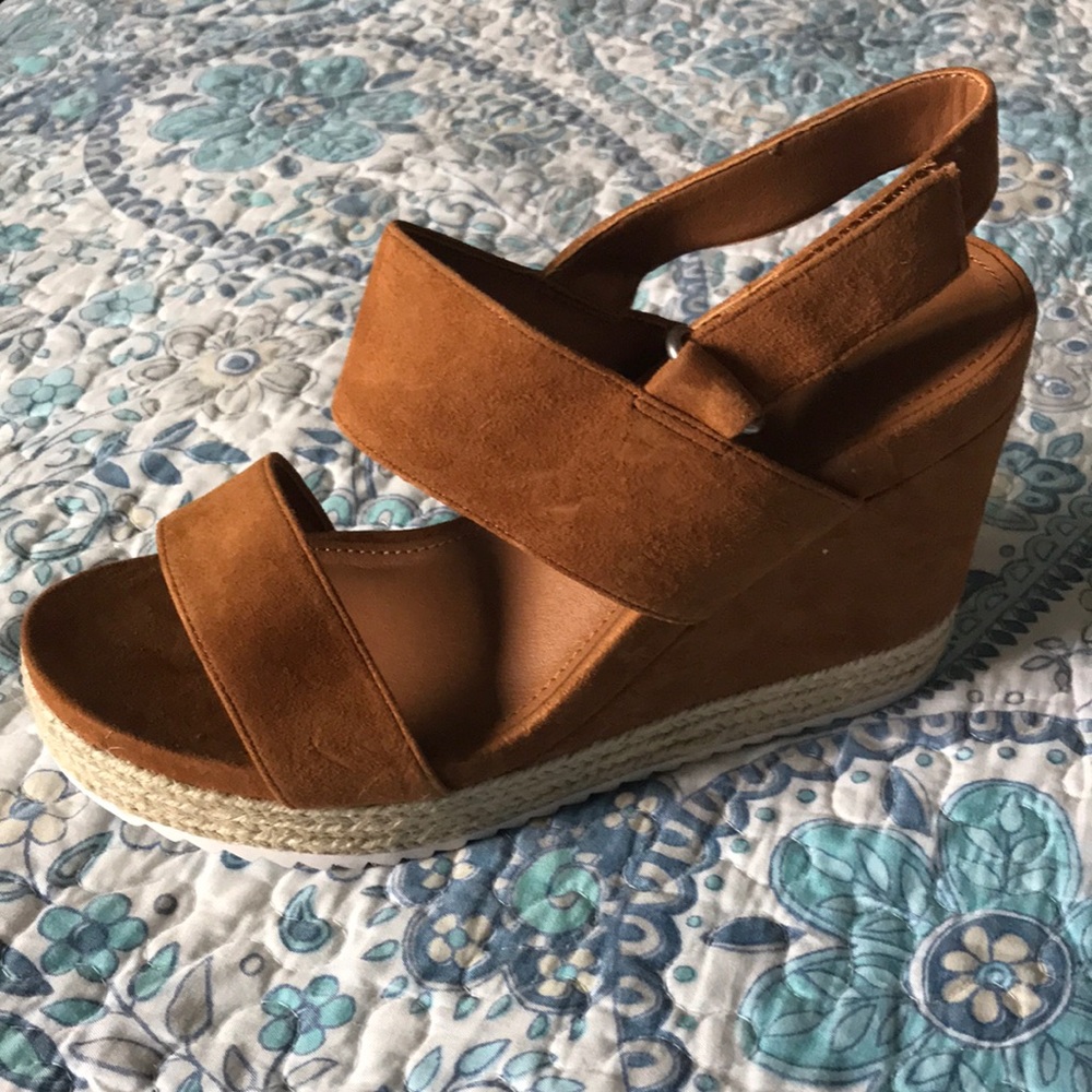 NIB Caslon cognac suede wedge sandals size 7.5
